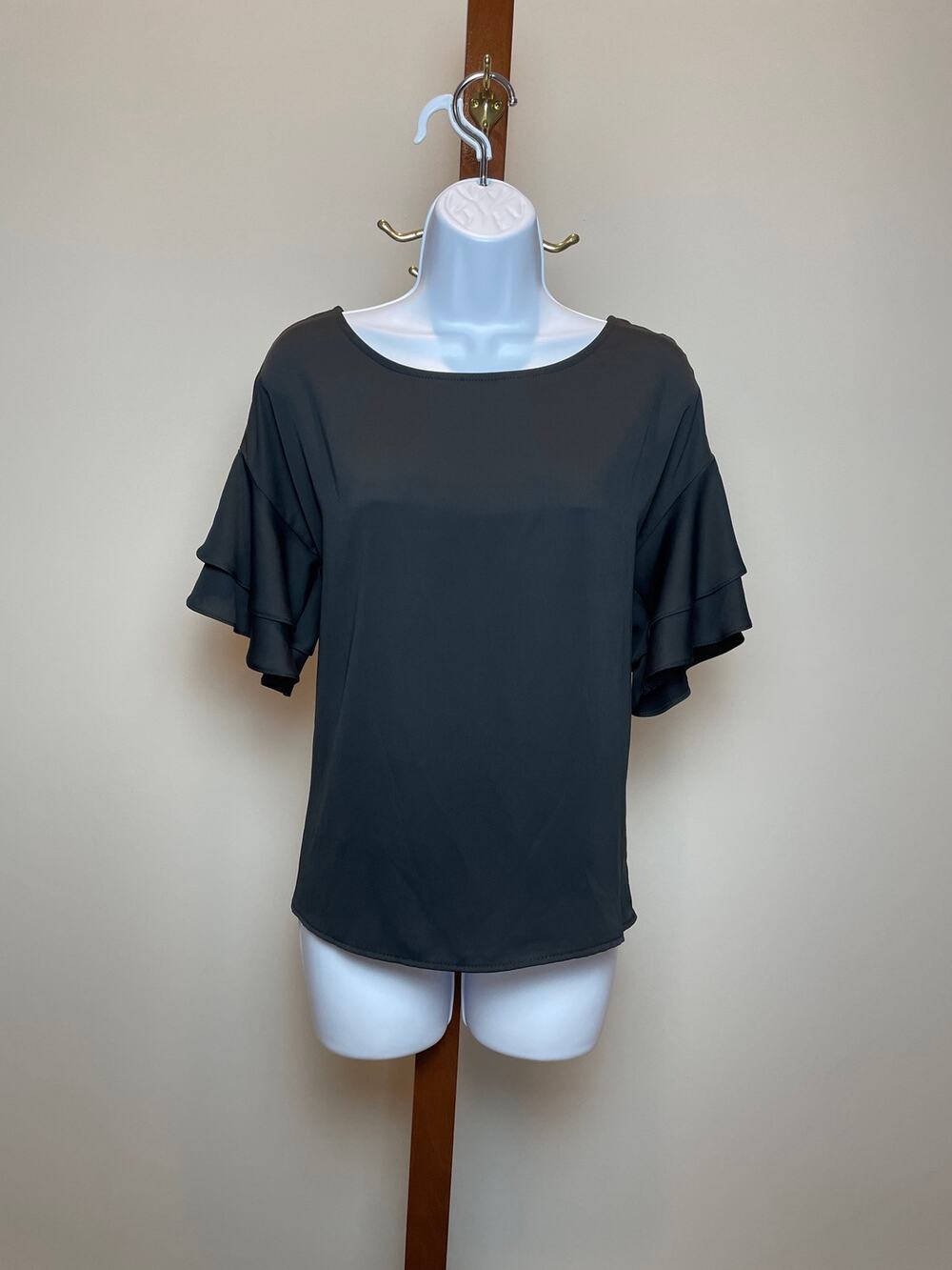 Everly Black Half Sleeve Ruffle Detail Top Size S New With Tag